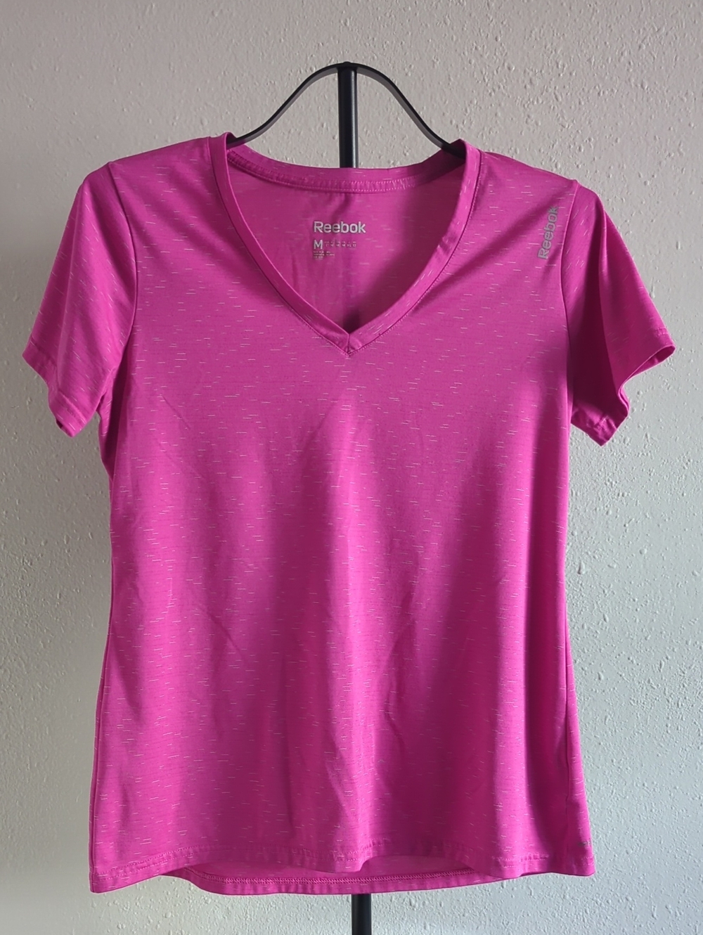 Reebok V Neck Tee Shirt In Pink Size Medium